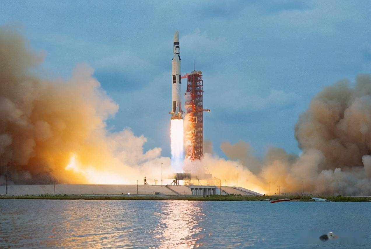 美方土星5号运载火箭